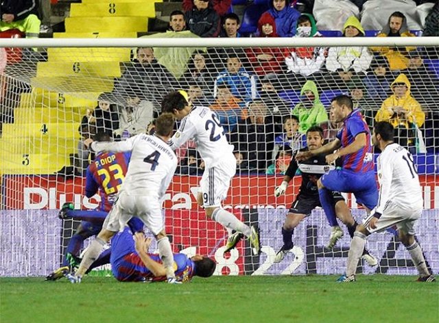 Morata salva al Real Madrid en el Ciudad de Valencia