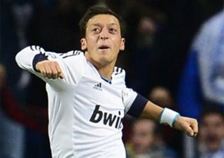 Özil salva al Madrid de la catástrofe  