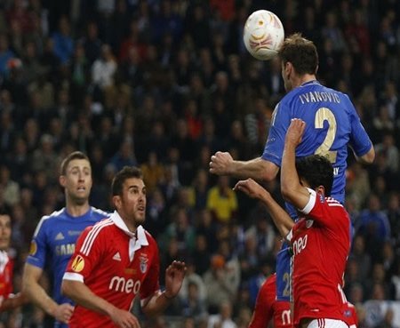 Torres e Ivanovic despluman a ´Las Águilas´