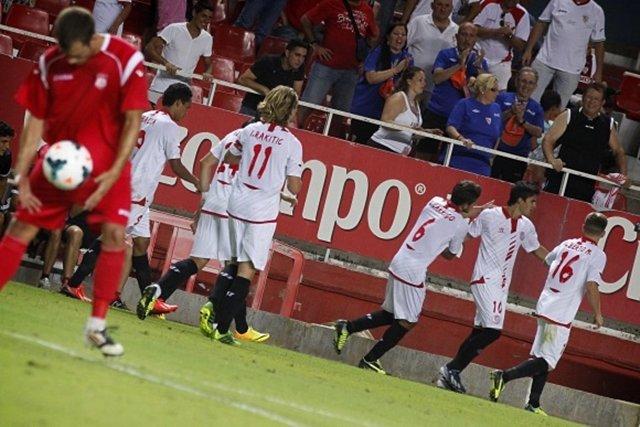 El Sevilla pasa la ronda aplastando al Podgorica
