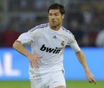 Xabi Alonso, Valdés y otros 71 jugadores libres para negociar