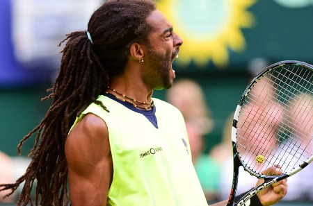 Nadal cae nada más empezar en Halle