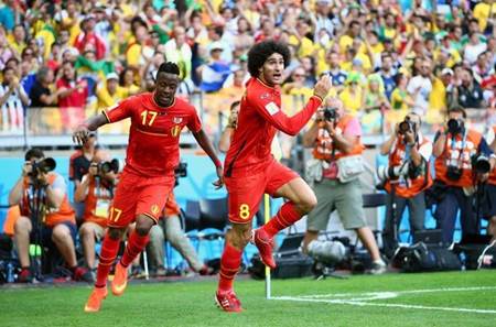 Fellaini y Mertens rescatan a tiempo a Bélgica