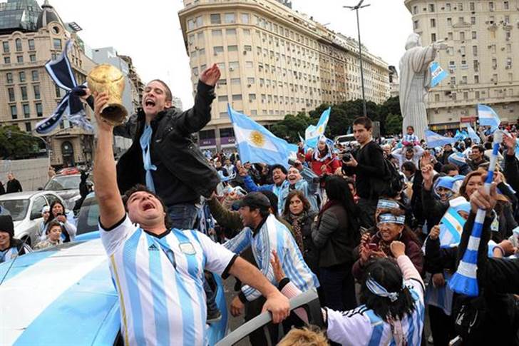 Messi salva a Argentina