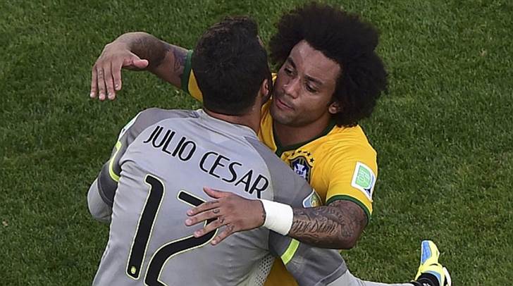 Julio Cesar en los penaltis salva a Brasil