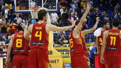 España aplasta a la selección turca