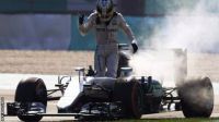 Hamilton estalla contra Mercedes