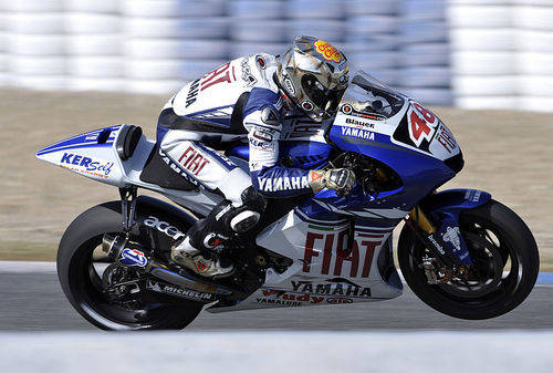 Lorenzo le regala una última victoria a Yamaha