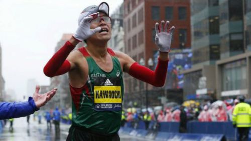 Un japonés y una estadounidense vencen el Maratón de Bostón