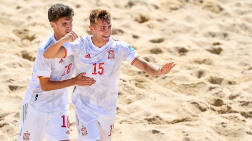 España destaca en fútbol... playa