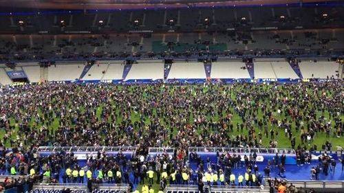 Brazaletes negros por Paris