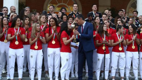 Las jugadoras de la Selección reciben la Medalla de Oro al Mérito Deportivo