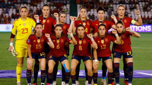 Las Campeonas del Mundo se reivindican y golean a Suiza