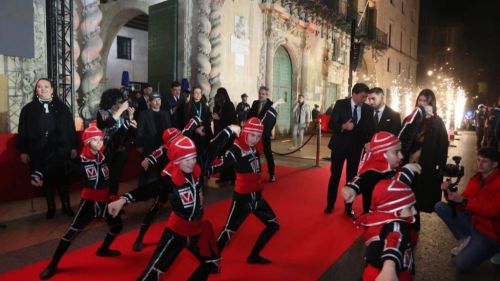 Más de 8.000 personas aclaman a Topuria en el homenaje celebrado en Alicante