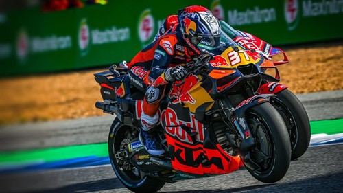 Pedro Acosta consigue su primera victoria en un Sprint tras un emocionante enfrentamiento con Márquez