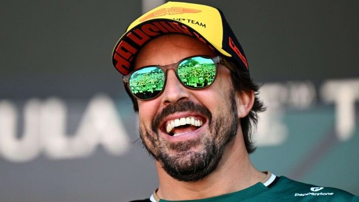 Alonso logra sus primeros puntos de la temporada en su carrera local en Barcelona