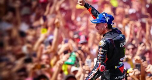 Bezzecchi logra su primera victoria en Mugello y hace historia para Aprilia
