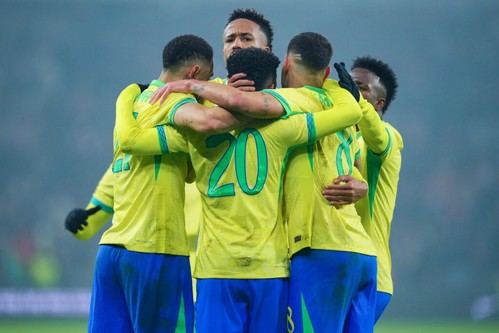 Brasil asciende al quinto lugar en el ranking mundial de fútbol, liderado por España