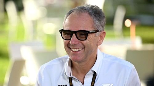 Domenicali anticipa una emocionante temporada 2025 en F1 con nuevos talentos y sorpresas en cada carrera