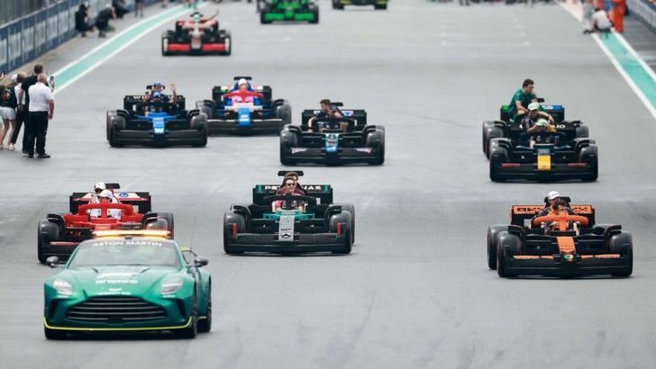 F1 drivers showcase LEGO cars in Miami parade