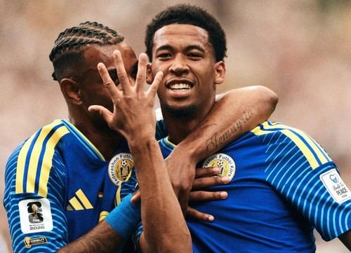 Livano Comenencia hace historia al marcar el primer gol de Curasao en un Mundial