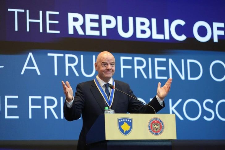 Infantino recibe la Medalla Presidencial de Kosovo en Pristina
