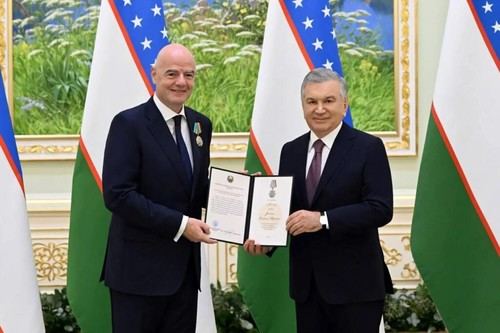 Gianni Infantino, presidente de la FIFA, recibe la Orden de la Amistad en Uzbekistán