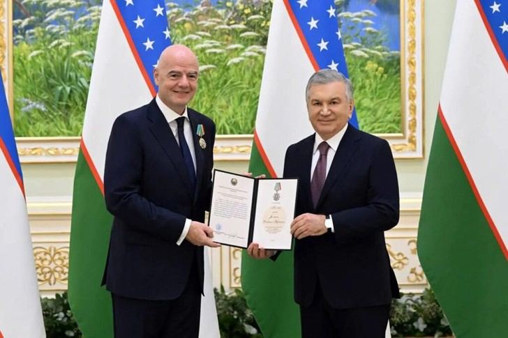 Gianni Infantino, presidente de la FIFA, recibe la Orden de la Amistad en Uzbekistán