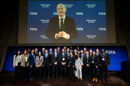 Infantino celebra a los graduados del Máster de la FIFA en Zúrich