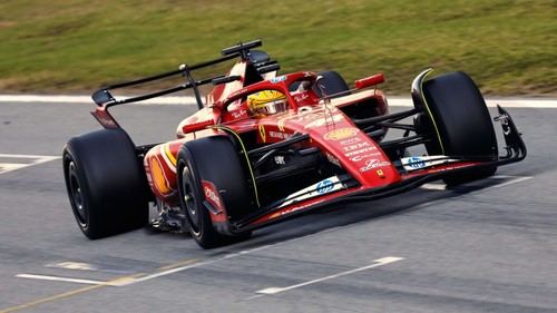 Hamilton participa en pruebas de neumáticos con Ferrari en Barcelona