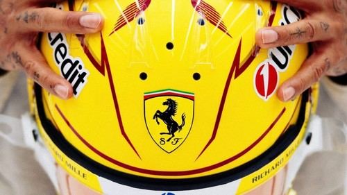 Hamilton revela su nuevo diseño de casco para Ferrari