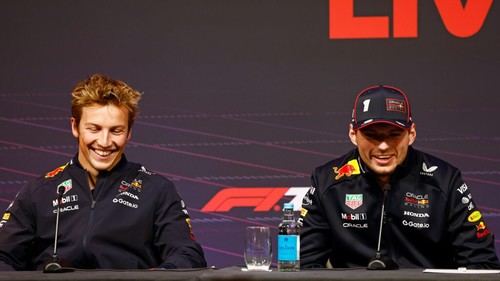 Verstappen entusiasmado por su nuevo compañero Lawson en Red Bull para 2025
