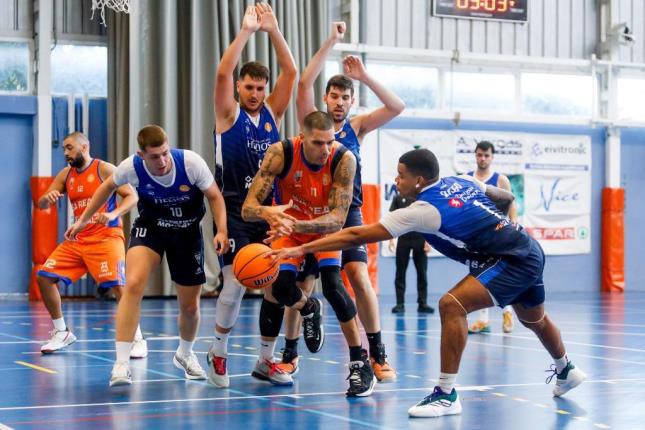 Nacho Martín brilla con 31 puntos y se lleva otro MVP en Ibiza