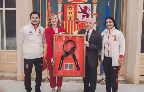 Pilar Alegría homenajea a los medallistas españoles de karate en el Ministerio