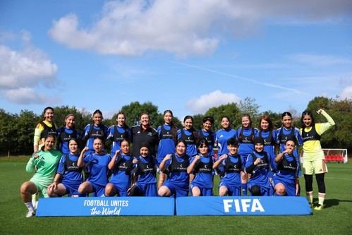La selección de refugiadas afganas se entrena en Inglaterra para sus primeros partidos históricos