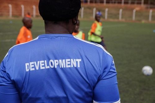 FIFA y Unión Africana fortalecen lazos en reunión en Burundi