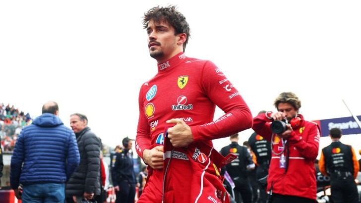 Leclerc reconoce que Ferrari necesita mejorar tras un P4 en Japón, mientras Hamilton vive una carrera solitaria en P7