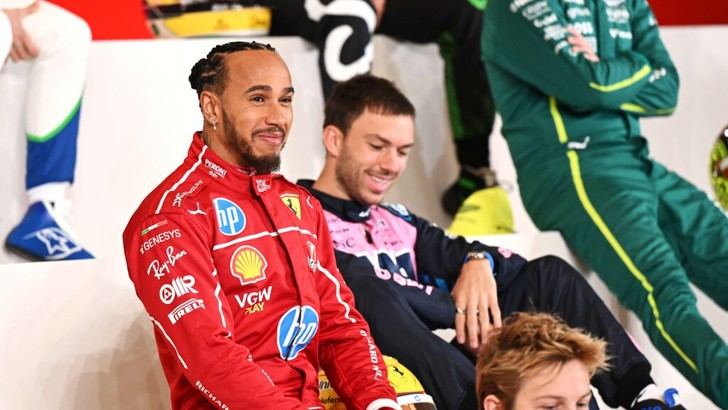 Hamilton experimenta una emocionante jornada de pruebas con Ferrari en Bahréin