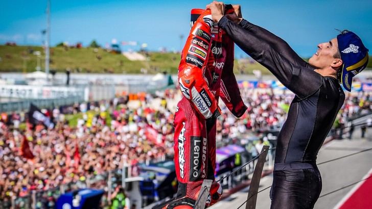Márquez triunfa en Misano y se acerca al título mundial