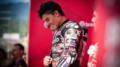 Márquez logra su victoria 93 en un emocionante duelo con Bagnaia