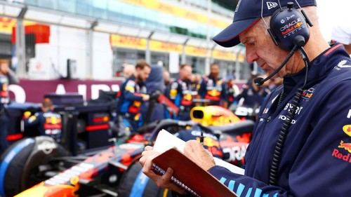 Newey cuestiona si la falta de experiencia en Red Bull afectó el rendimiento del RB20
