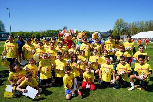 Niños indígenas de Canadá participan en la campaña Be Active antes del Mundial 2026