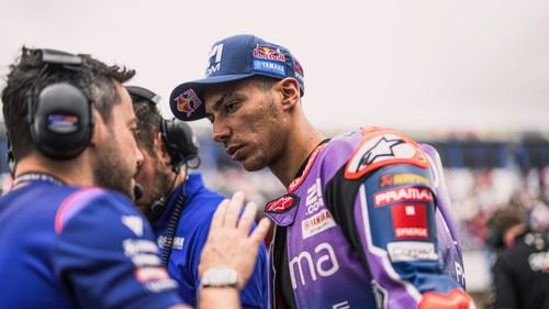 Razgatlioglu sancionado con 'Long Lap' en Jerez tras incidente en carrera
