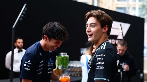 Russell bromea que Albon pagará la cena tras su batalla en Mónaco