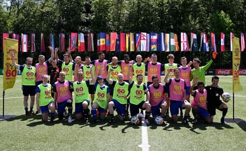 Inicia la semana mundial del fútbol con un amistoso en la sede de la FIFA en Zúrich