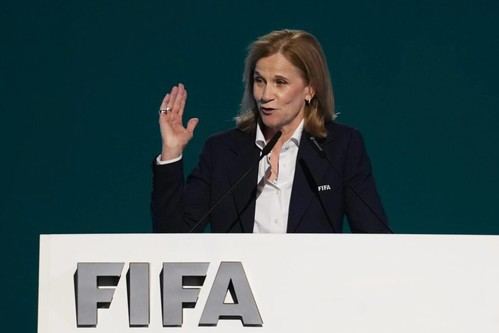 Ellis y Wenger piden más inversión en fútbol femenino y juvenil