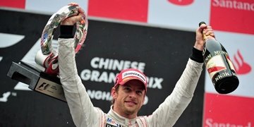 Button se lleva la primera carrera del año