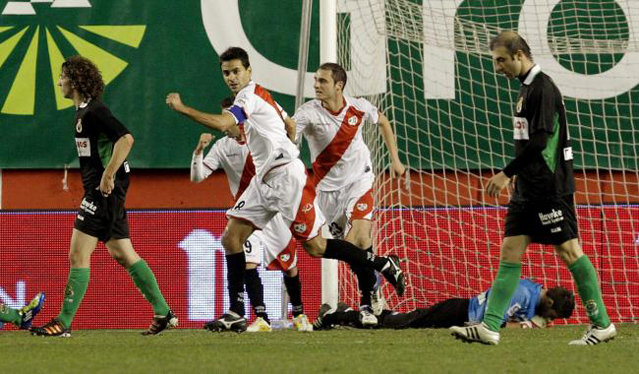 Un Racing con 10 cae ante un soberbio Rayo