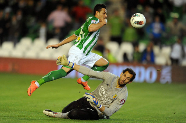 El Betis roza la salvación